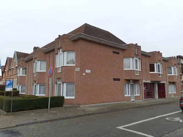 9 Appartementen 1 Slaapkamer 2 Verdiepingen 1995 Geen Lift