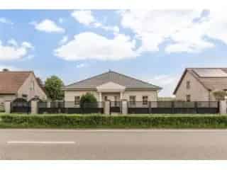 Huis te koop Neerpelt - Ruime villa met 3 woonunits