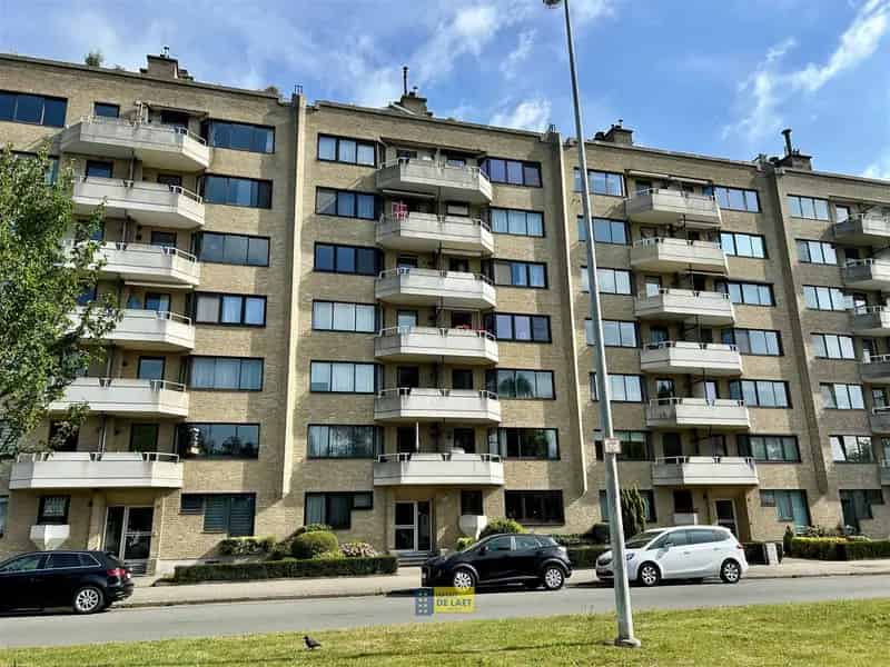 Appartement te koop 3de verdieping met lift en autostaanplaats