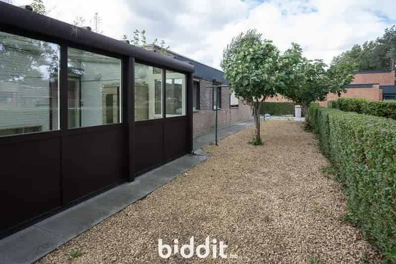 Ruime woning met 2 keukens en 2 badkamers