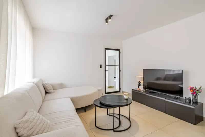 Huis te huur Assenede: Gerenoveerde woning met garage