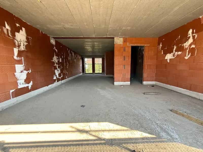 Nieuwbouw Huis te Assebroek: Moderne Gezinswoning met Tuin