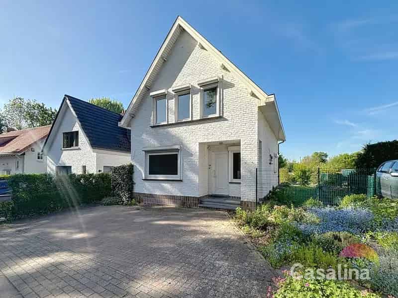 Vier gevel woning met tuin te huur