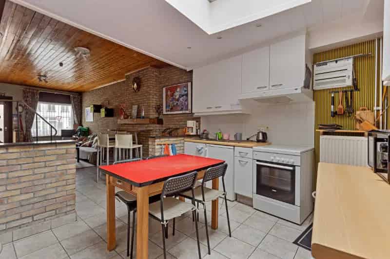 Huis te koop Dampoort: 3 slaapkamers, nabij station