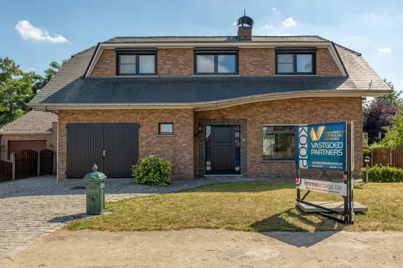 Ruime gezinswoning met dubbele garage te Beerse