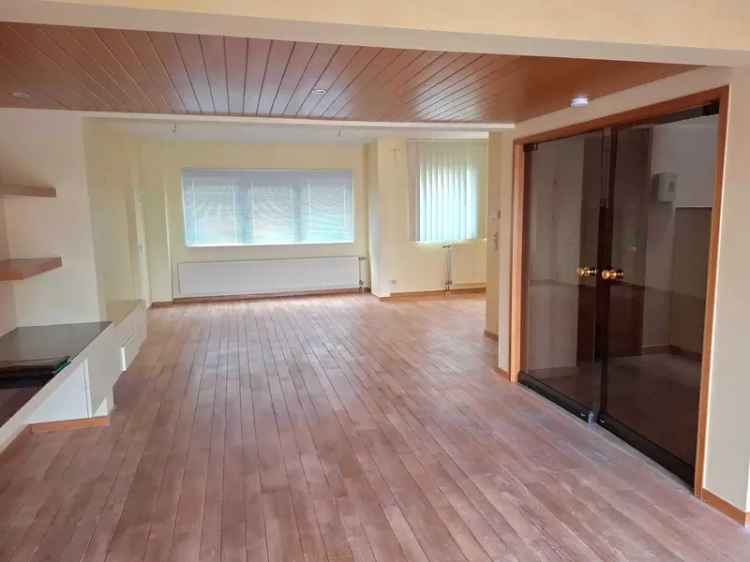 Ruim Triplex Appartement te Kasterlee Lichtaart