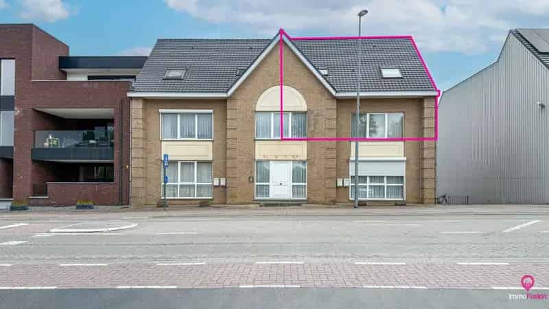 Ruim Appartement met Groot Terras en Garage Beringen