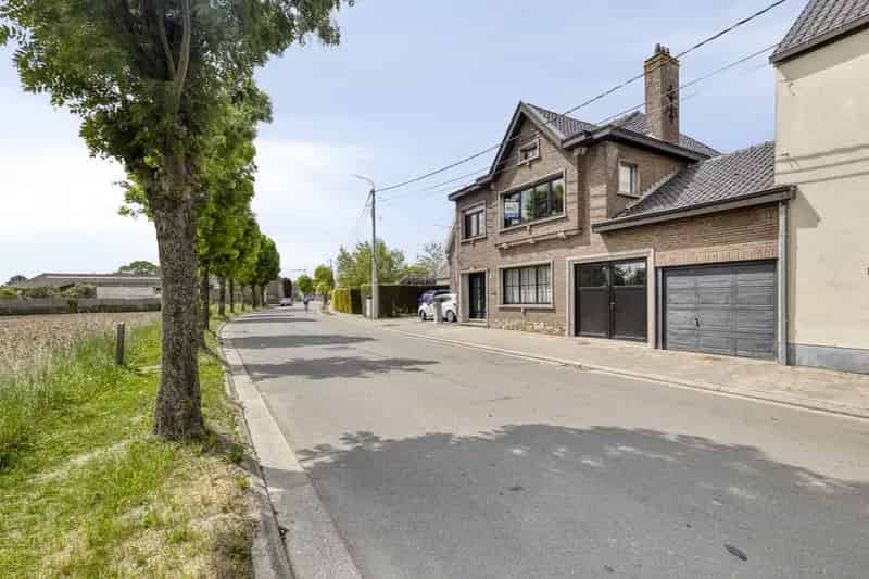 Huis te koop in Impe: Ruime gezinswoning met grote tuin