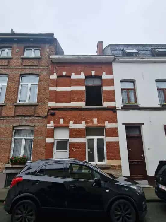 Huis Te Koop Jette Te Renoveren Met Binnenplaats