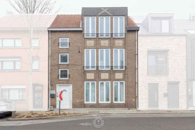 Huurhuis met 3 appartementen, centraal gelegen met terras en tuin