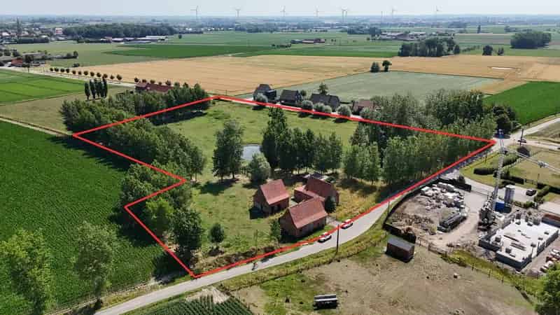 Huis te huur met bijgebouwen en grond