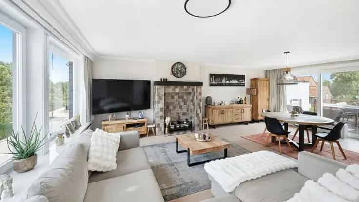 Huis Te Koop Zeebrugge: Gezinswoning met Dubbele Garage en Tuin