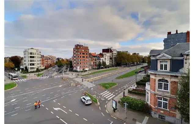 Huur 2 slaapkamer appartement van 95 m² in Brussels