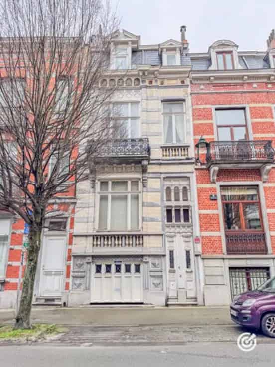 Herenhuis te renoveren 5 slaapkamers Brussel