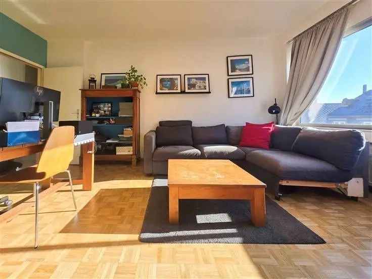 Te koop appartement in Uccle met 1 slaapkamer en veel lichtinval