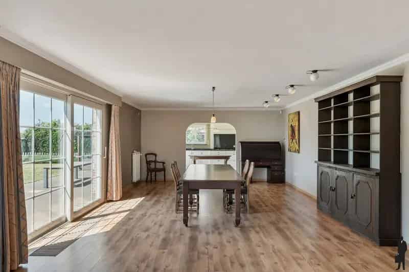 Ruime Landelijke Woning Tijdloze Architectuur