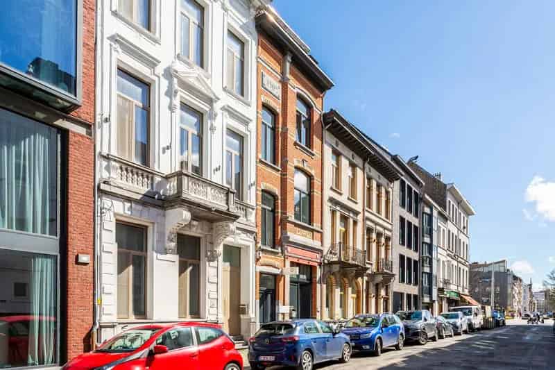 Commercieel Gebouw met Triplexappartement KMSKA