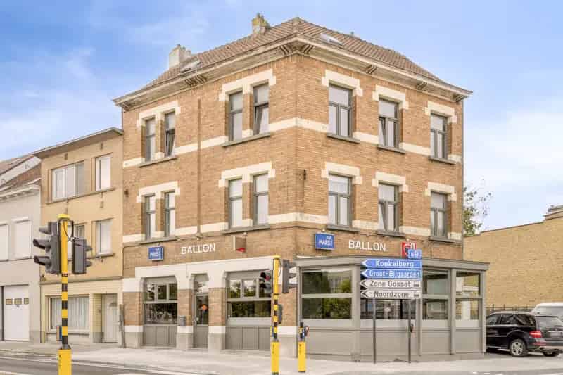 Handelspand met Appartement te Huur Topligging