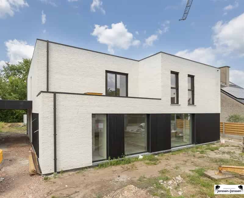 Instapklare Energiezuinige Halfopen Woning Geel
