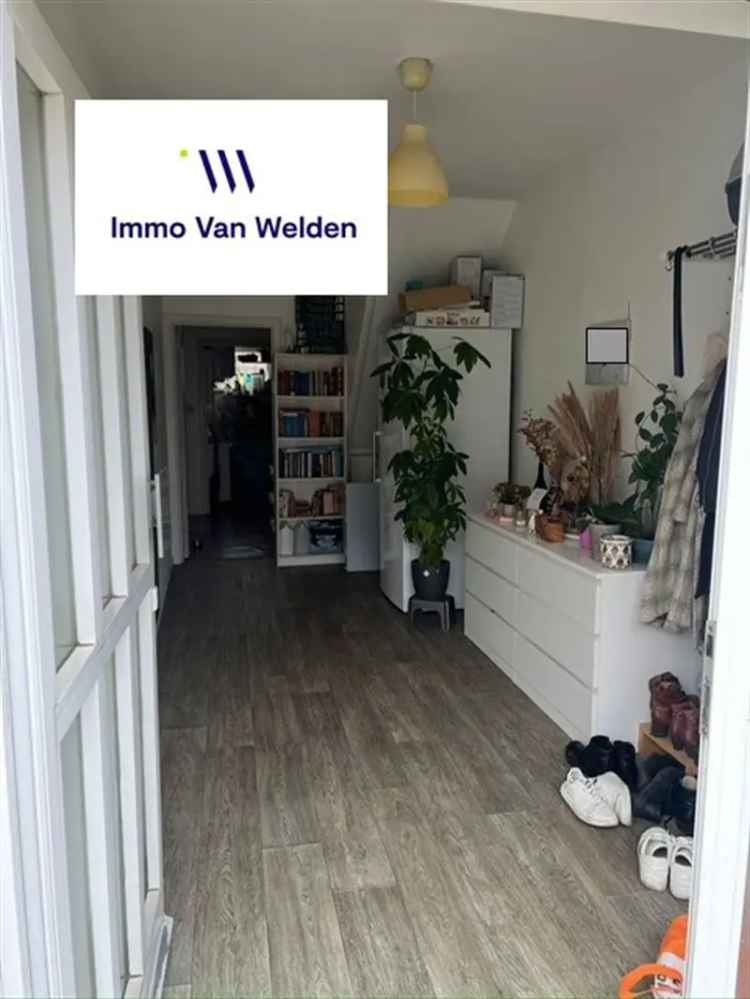 Te koop in Wondelgem: Op te knappen woning met tuin en terras.