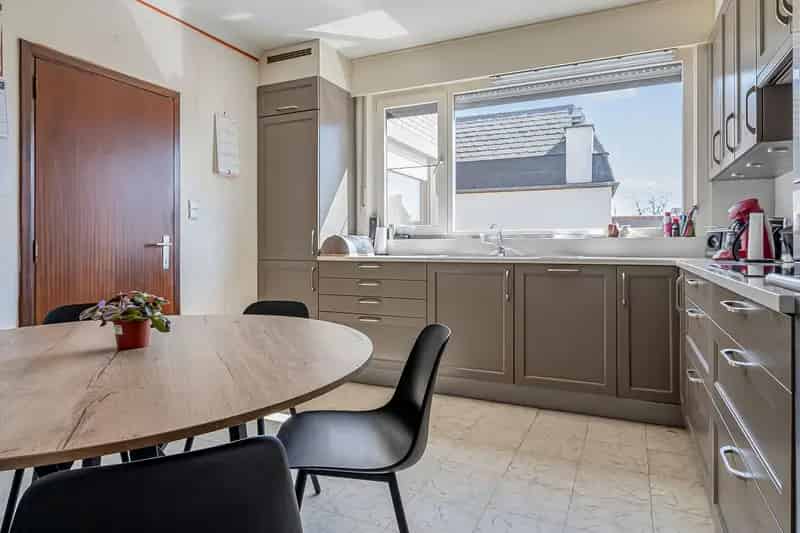 Zeer Ruime Woonst 4 Slaapkamers Nabij Berlare Centrum