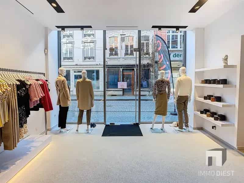 Handelspand met Bovenwoning