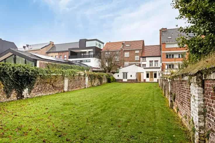 Huis Te Koop Sint-Truiden 5 Slaapkamers Grote Tuin