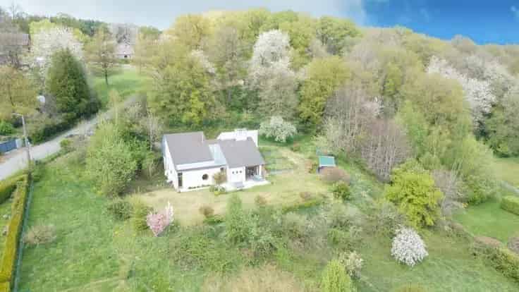 Huis Te Koop Spontin: Rustige Woning met Uitzicht en Ruime Tuin