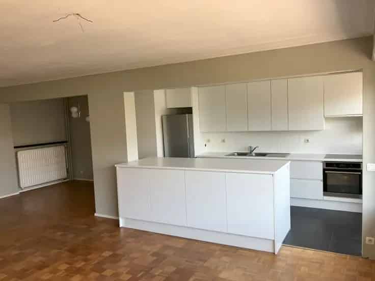 Gerenoveerd 2 Slaapkamer Appartement Berchem 105m2 Terras