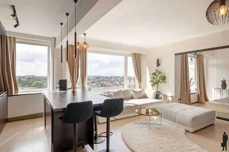 Appartement te huur: 2 slaapkamers, panoramisch uitzicht, nabij stad