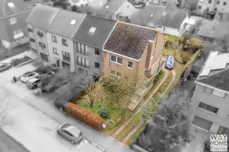 Huis Te Koop: Grote Garage, 3 Slaapkamers, Inrichtbare Zolder