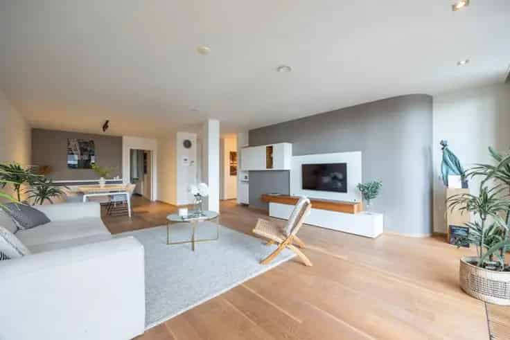 Antwerpen Centrum: Instapklare 2slk Appartement met Terras en Autostaanplaats
