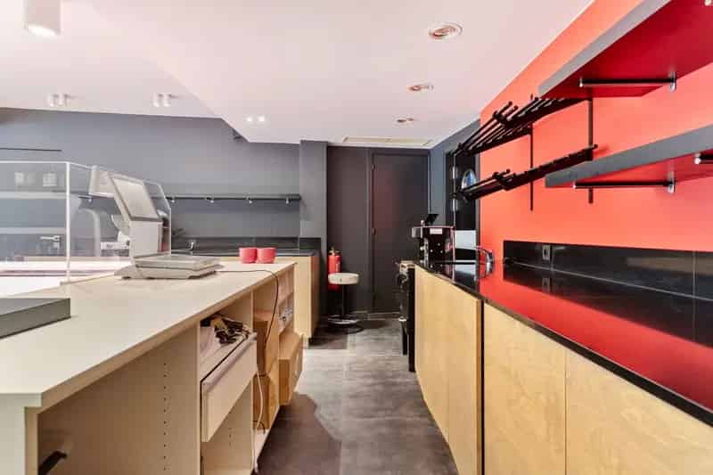 Commercieel Pand met Appartement: Wonen en Werken Gecombineerd