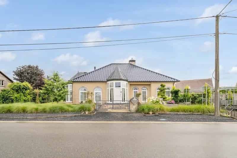 Prachtig landhuis met ruime tuin en ondergrondse garage voor 4 wagens in Neeroeteren, Maaseik, bouwjaar 2001, EPC-waarde 194 kWh, energielabel B