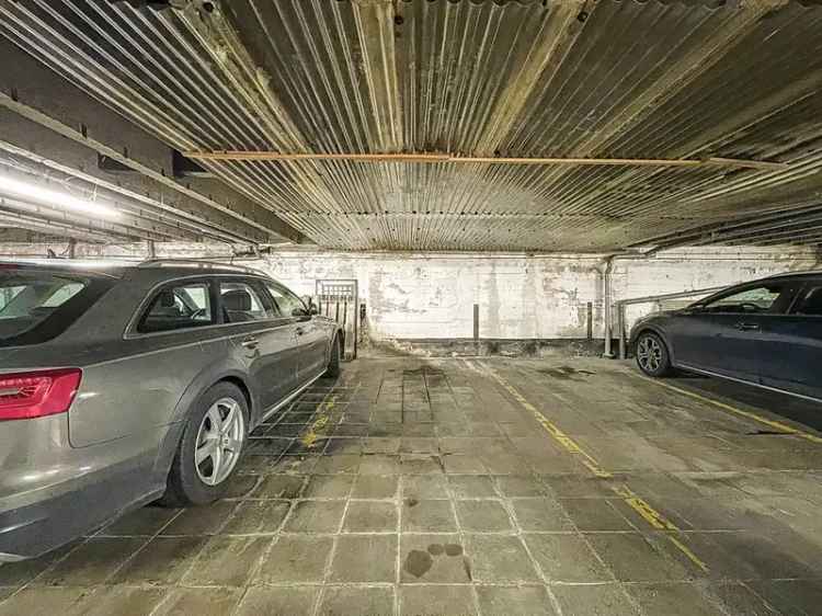 Parkeerplaats te huur in een centrale locatie met uitstekende toegang