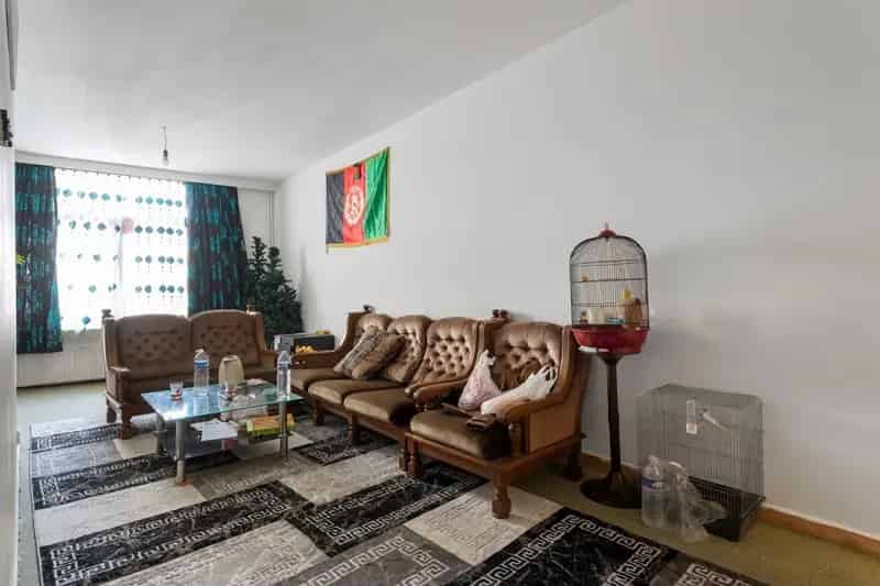 Te renoveren woning 2060: Handelshuis met potentieel