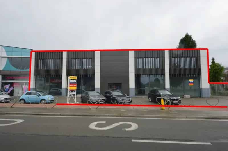 Commercieel Gebouw te Huur Nabij McDonalds