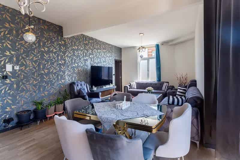 Lichtrijk Hoekappartement te Koop Nabij Middelheimpark