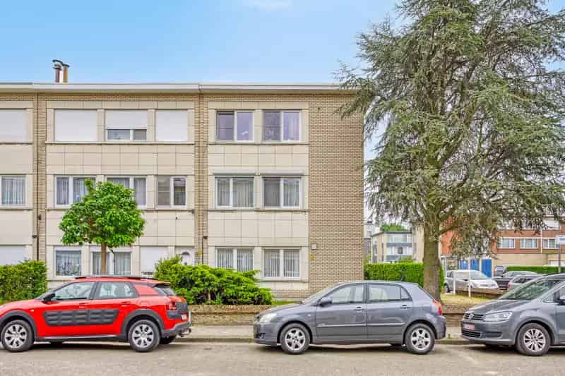Te renoveren appartement met 2 slaapkamers en tuin te Deurne Noord