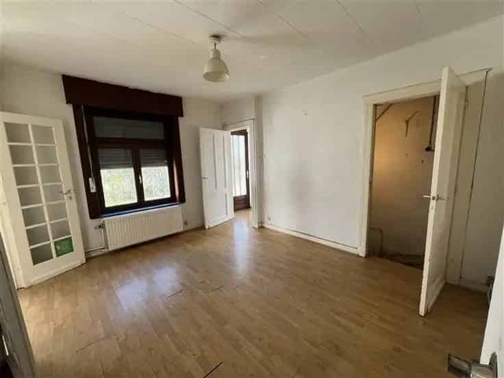 Huis Te Koop Nabij Centrum 3 Slaapkamers Garage