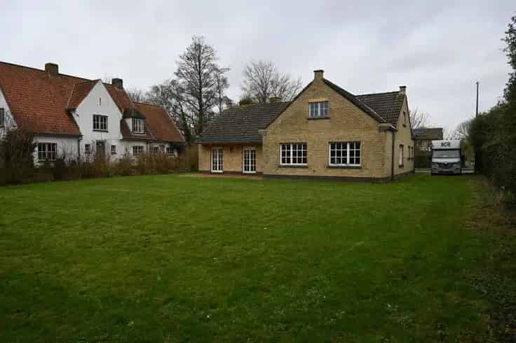 Huis Te Koop Knokke: Villa 937m² te renoveren of bouwgrond