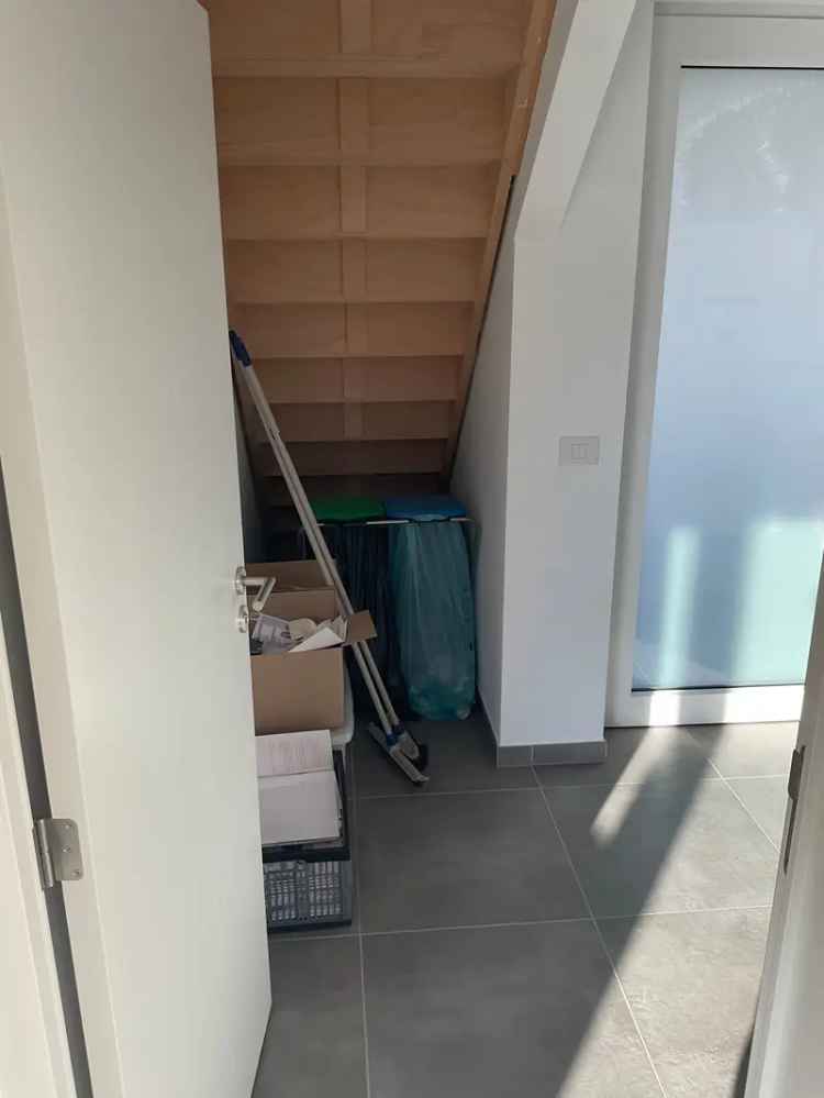 Instapklare kijkwoning, 3 kamer, Carport en stadstuin