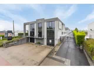 Handelspand 1820m² te koop KMO-zone