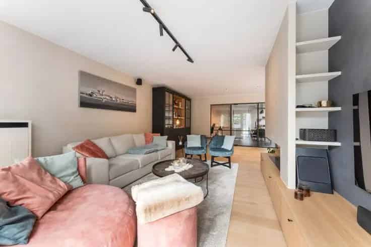 Huis Te Koop Aarsele: 5 Slaapkamers, Handelsrruimte & Bijgebouw