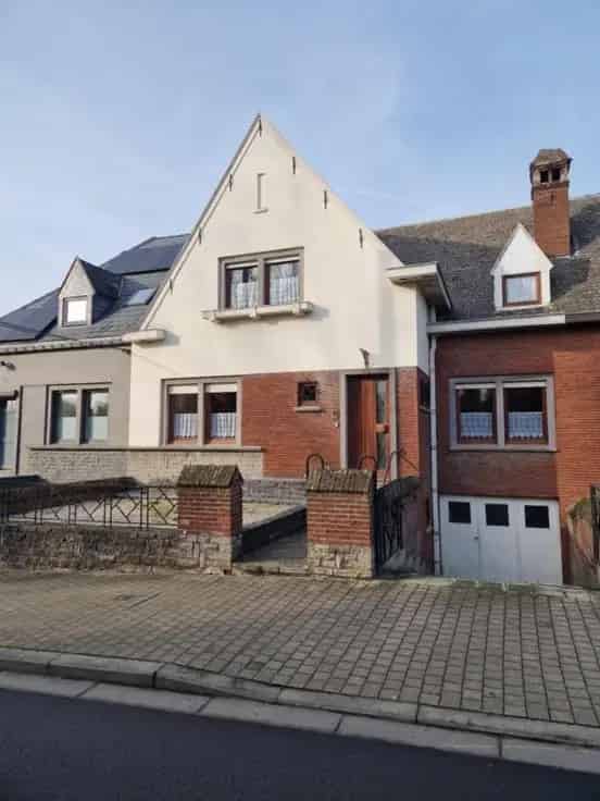 Huis Te Koop met 3 slaapkamers grote tuin en garage