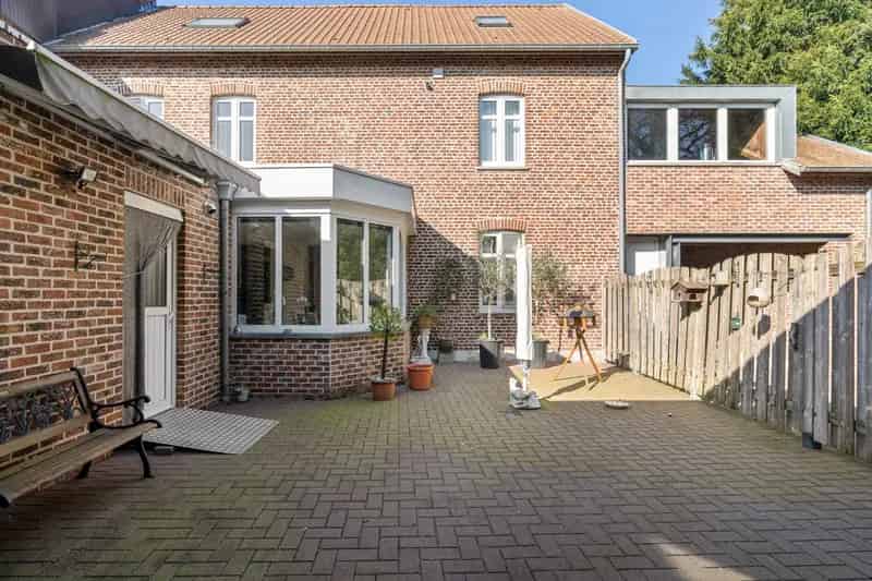 Herenhuis Hoeselt - Twee Appartementen met Garages