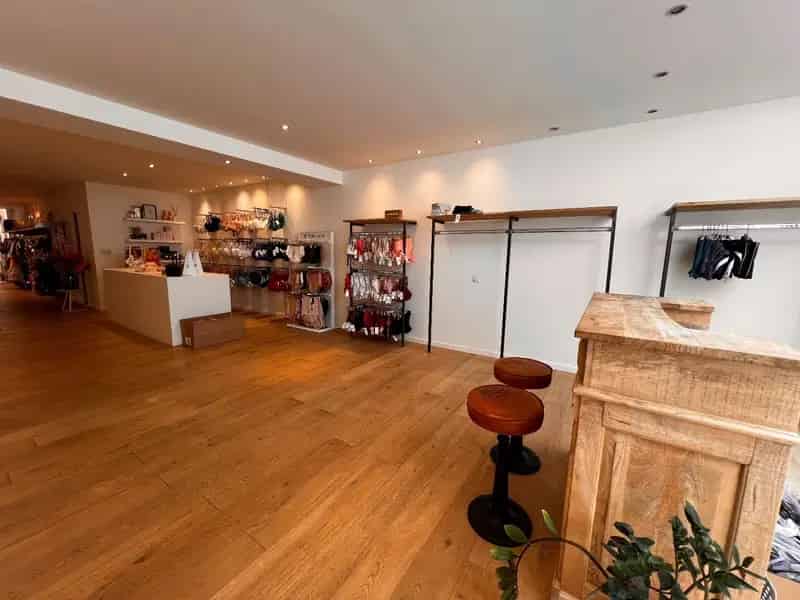 Handelspand 210m2 Centrum Ieper Te Huur