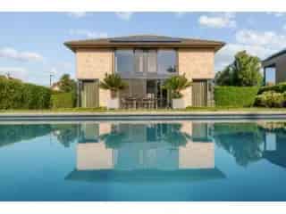 Huis te Koop Oostende - Luxe Villa met Zwembad