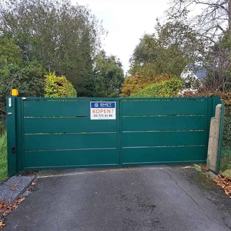 Villa te Koop: Landgoed met Privacy en Karakter