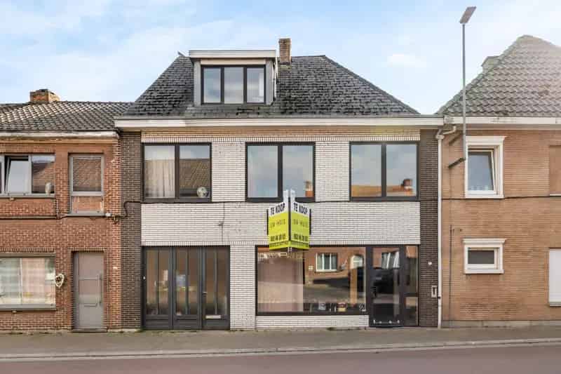 Huis te koop Sombeke: Ruim wonen en werken